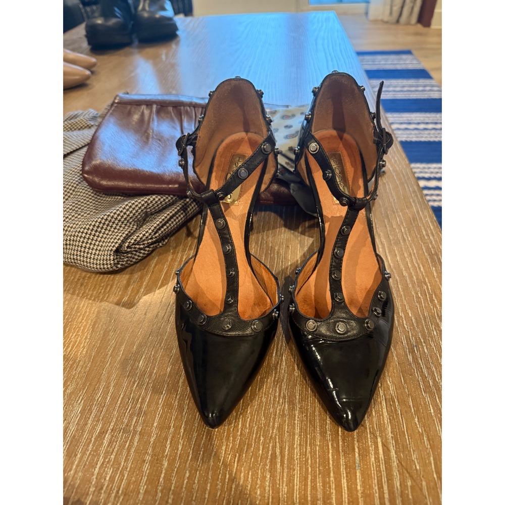 Halogen Black Patent Leather Studded T-Strap Pointed Toe Pumps Heels Size 6M